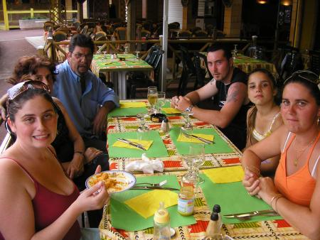 la fille en orange  c ma maraine bisous maraine